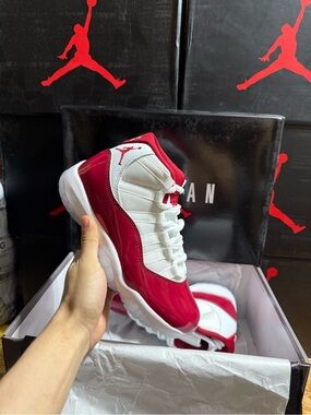 Air Jordan Retro 11 Low Cherry